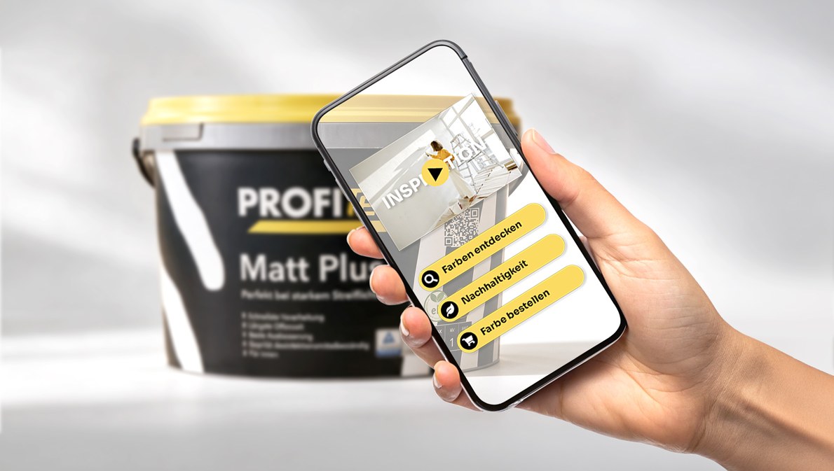 PROFITEC Matt Plus: eine Hand h&auml;lt ein Smartphone vor den Farbeimer. Auf dem Display l&auml;uft ein Video, darunter stehen die Men&uuml;punkte Farben entdecken, Nachhaltigkeit und Farbe bestellen.